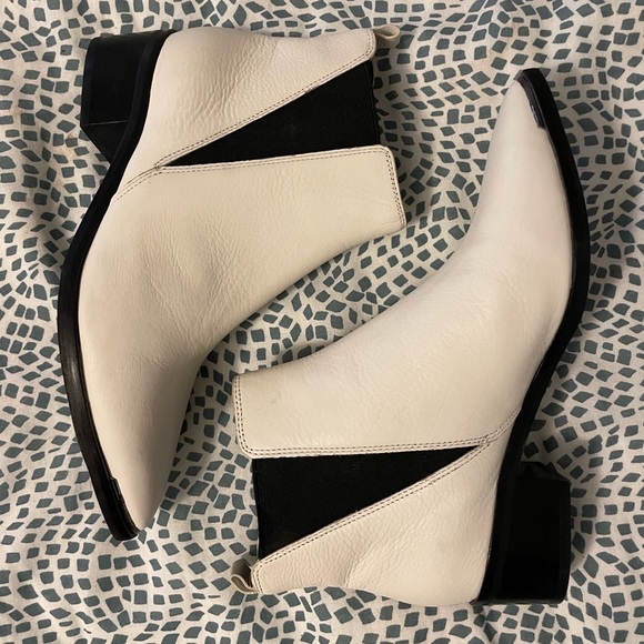 NWOT Marc Fisher Yale Chelsea boots size 6 - Picture 1 of 5